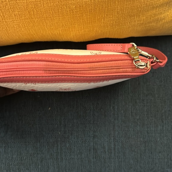 MCM tote - Picture 4 of 12